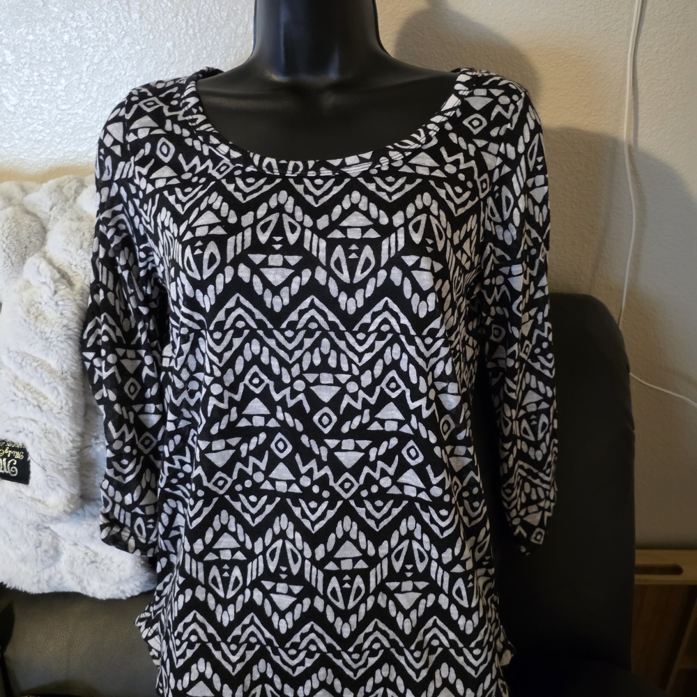 Black and White Patterned Women's Top